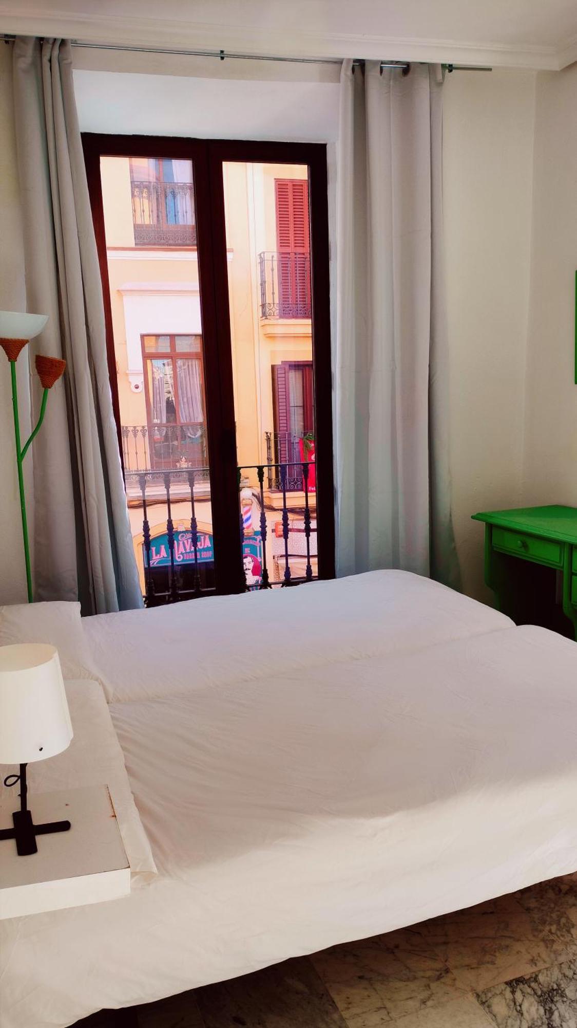 En Centro Con Vistas A La Plaza Alameda De Hercules - Hasta 7 Personas Apartamento *